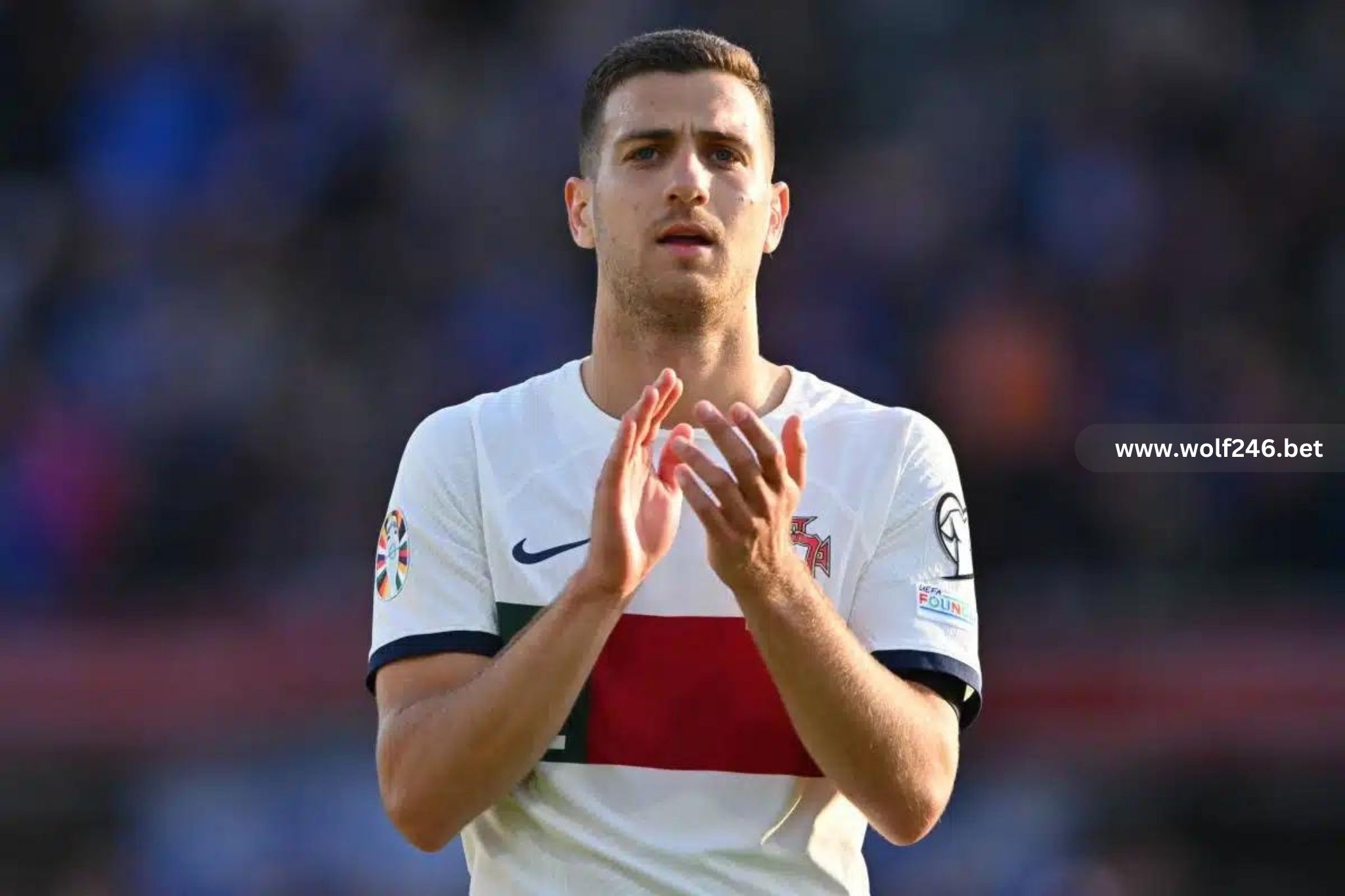 ខ្សែ​ការពារ​ស្លាបក្លឹប Manchester United កីឡាករ Diogo Dalot បាន​ដក​ខ្លួន​ចេញ​ពី​ក្រុម​ជម្រើស​ជាតិ​ព័រទុយហ្គាល់