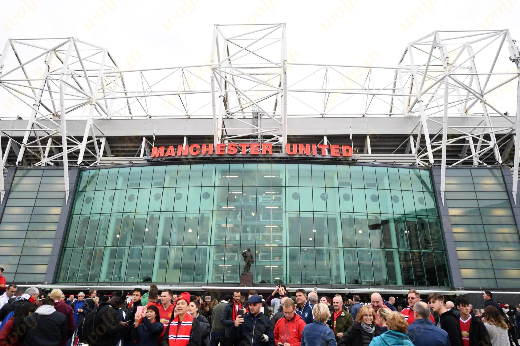 ក្លឹប Man Utd ជាក្លឹបដែលលក់សំបុត្រ និងម្ហូបធូរថ្លៃជាងគេ ខណៈ Tottenham ស្ថិតនៅកំពូលតារាង