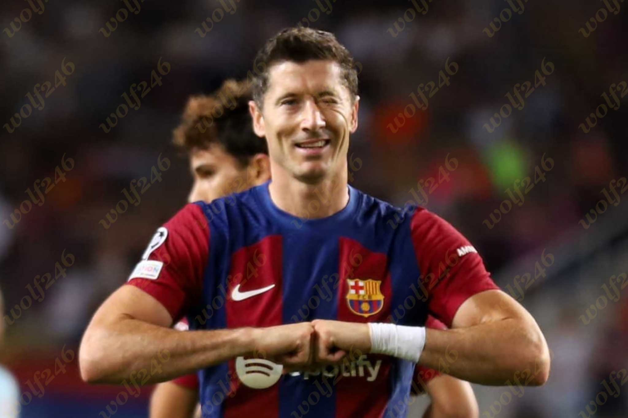 Lewandowski ទទួលបានសំណើដល់ទៅ ១០០លាន​អឺរ៉ូ​ក្នុង​មួយ​ឆ្នាំ តែគាត់បដិសេធមិនចង់បានឡើយ