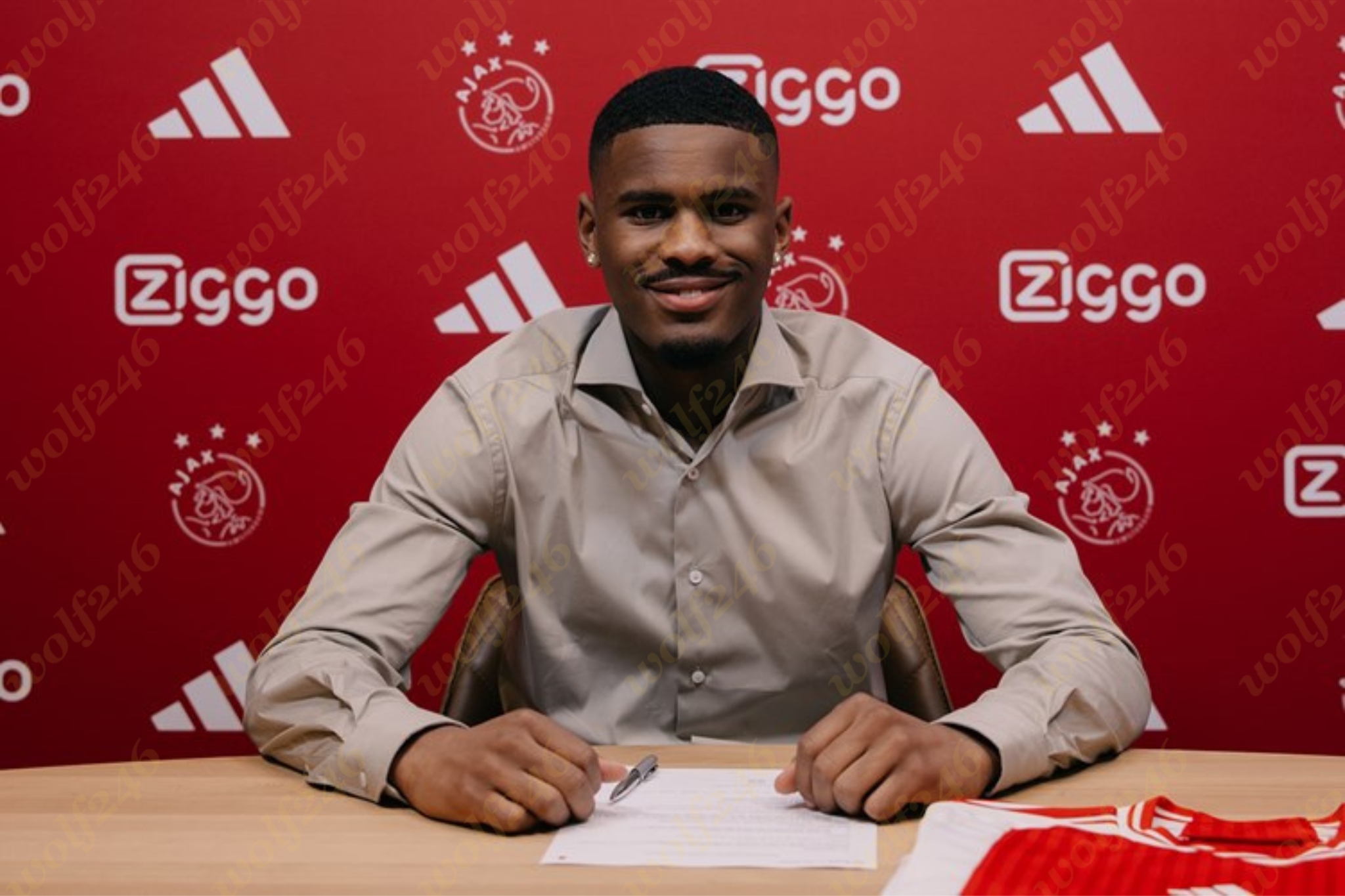 អុញនោះ! Ajax ផ្តល់កុងត្រាថ្មីដល់កីឡាករវ័យក្មេងដែល Arsenal តាមប្រមាញ់អស់ជាច្រើនសប្តាហ៍