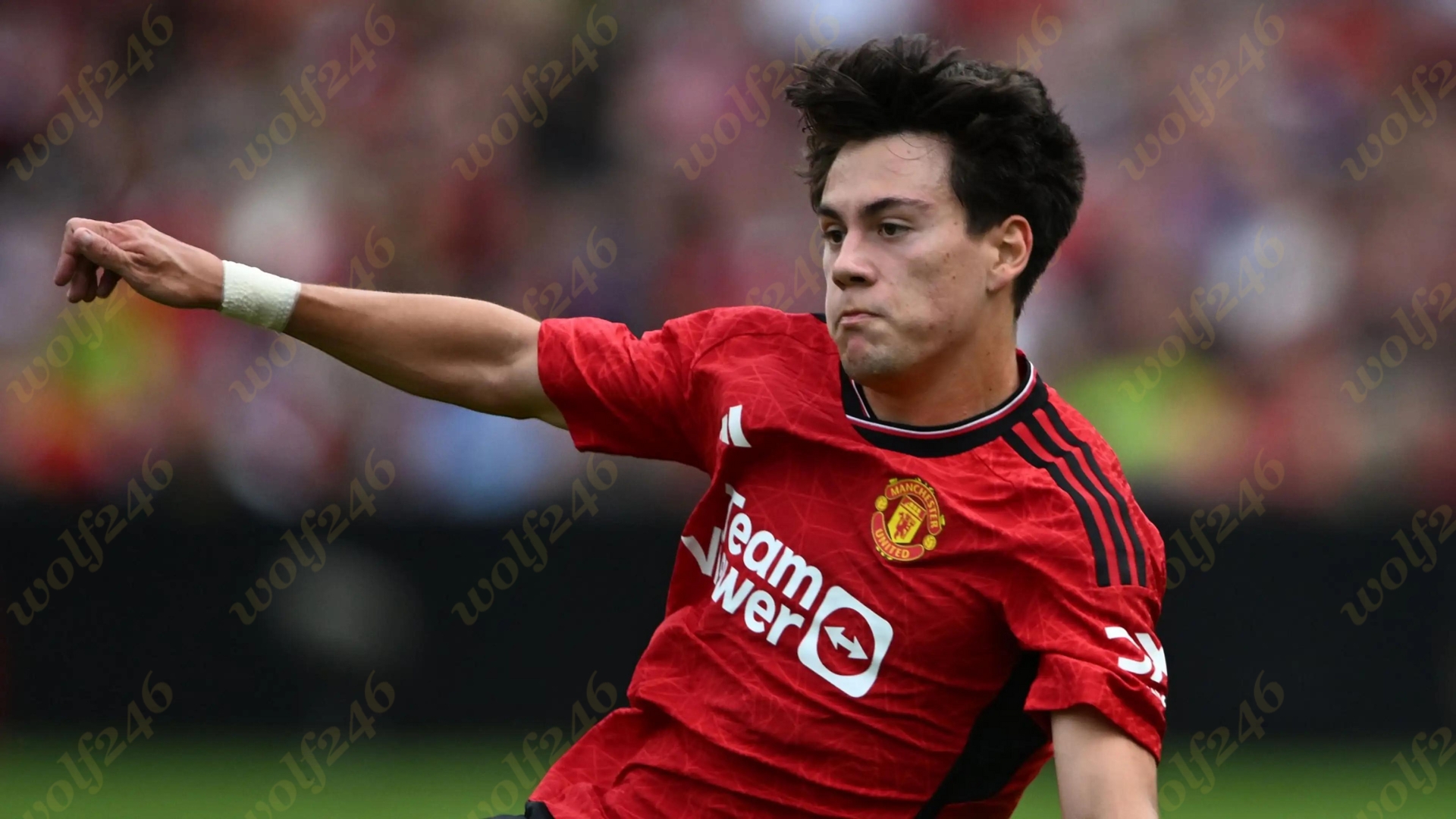 ខ្សែបម្រើស្លាប MAN UTD រូបនេះត្រៀម​ចែកផ្លូវជាមួយក្លឹប នៅរដូវកាលក្រោយនេះ