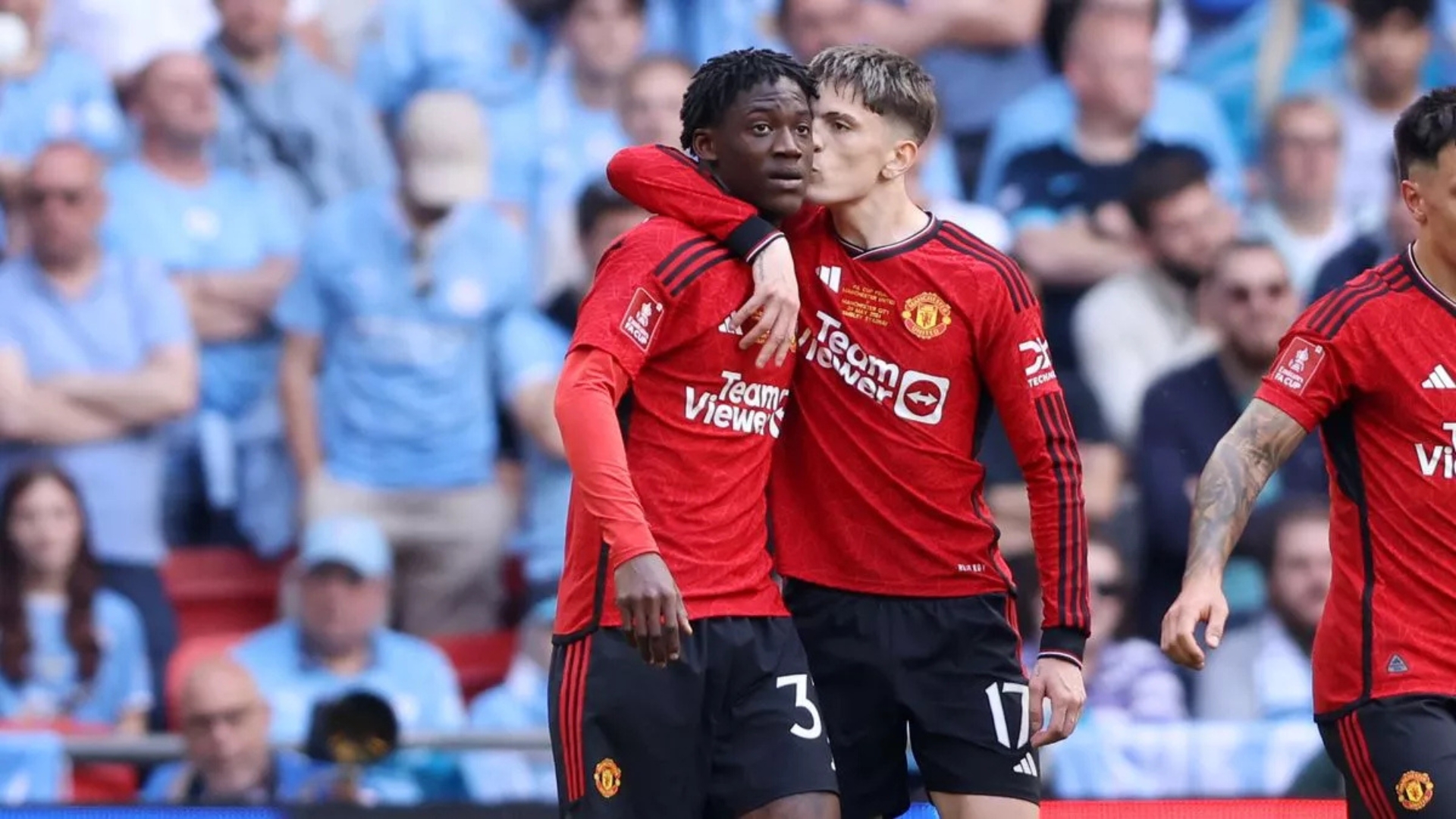បីសាចក្រហម Man Utd កំពុងមានការស្ទាក់ស្ទើរក្នុងការលក់ចេញកីឡាករឆ្នើមរបស់ខ្លួន២រូបនេះ ដោយសារ…