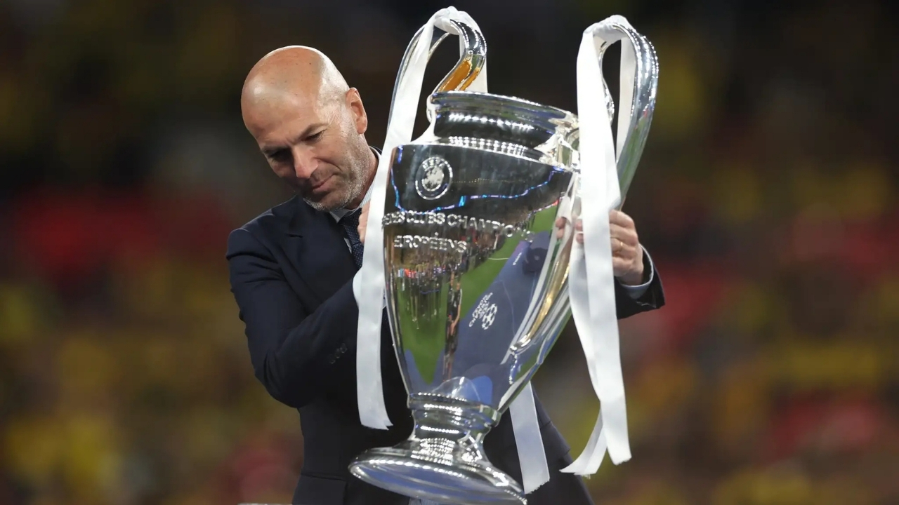 Zinedine Zidane បង្ហាញអាថ៌កំបាំងនៃភាពជោគជ័យនៅ Real Madrid បន្ទាប់ពី Xabi Alonso ត្រូវបានបណ្តេញចេញ