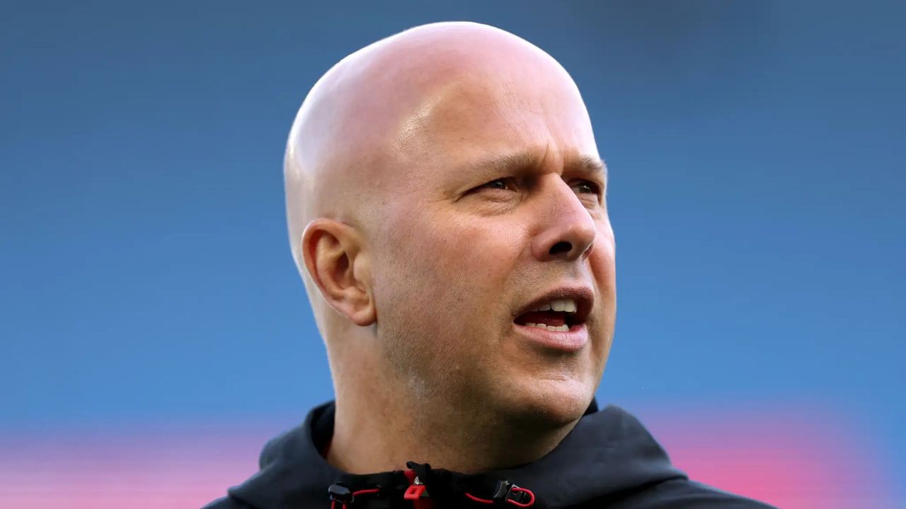 Isak ជិតត្រឡប់មកវិញហើយ! Arne Slot បញ្ចេញដំណឹងធំៗ ខណៈ Ekitike រងរបួស បង្កើនសម្ពាធលើ Liverpool មុនប្រកួតសំខាន់ៗ!