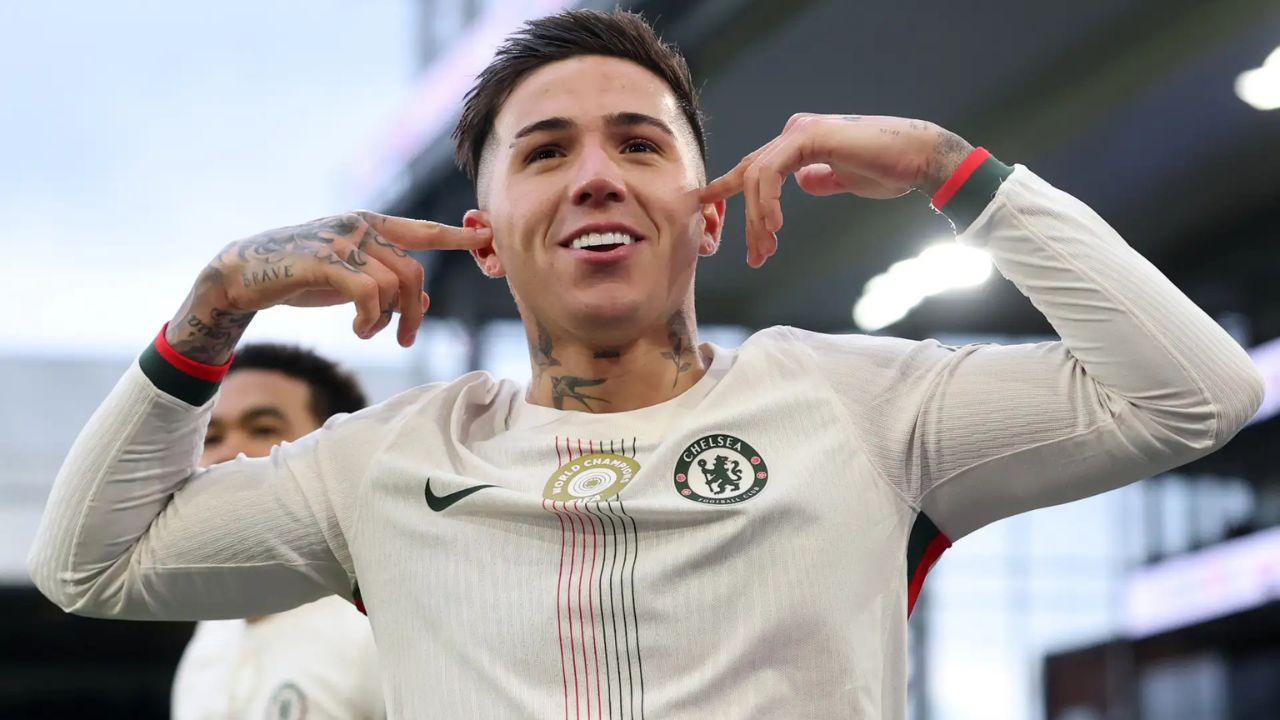 Enzo Fernandez បដិសេធ Real Madrid តែបើកទ្វារអនាគតនៅ Chelsea ខណៈពាក្យចចាមអារ៉ាមកាន់តែក្តៅ!
