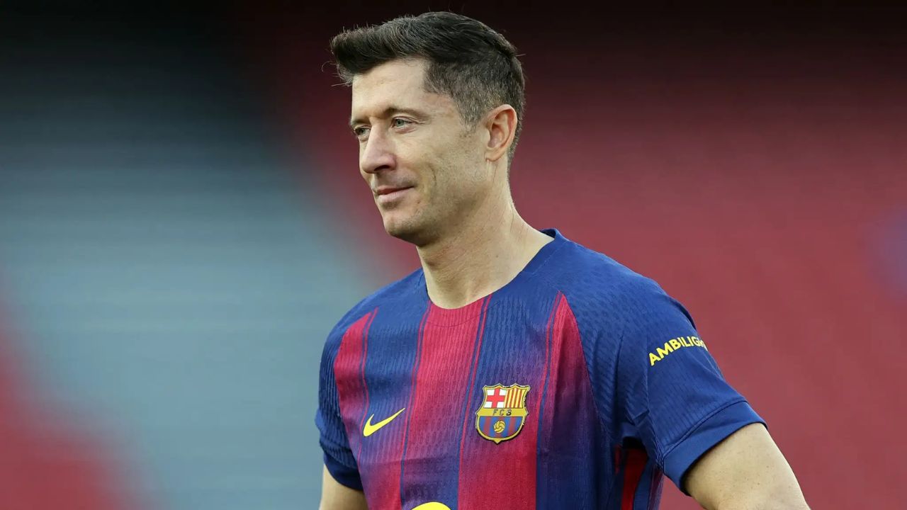 Robert Lewandowski ខ្សែប្រយុទ្ធ Barcelona ត្រូវបានអនុញ្ញាតឲ្យត្រឡប់មកចូលរួមការប្រកួតជាផ្លូវការវិញ បន្ទាប់ពីរងរបួសបាក់ឆ្អឹងនៅតំបន់ខាងក្នុងរន្ធភ្នែក